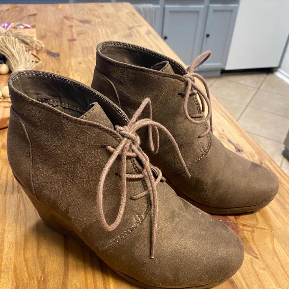 Size 7 JC cute ankle boots. NWOT